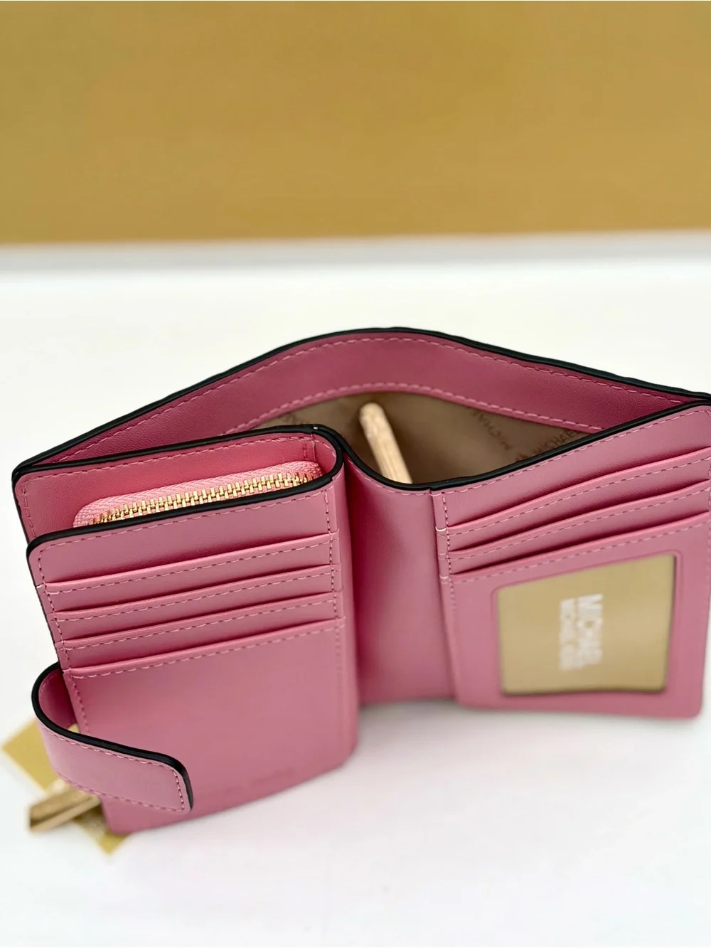 MICHAEL KORS Jet Set Travel Medium Logo Debossed Billfold Wallet carnation